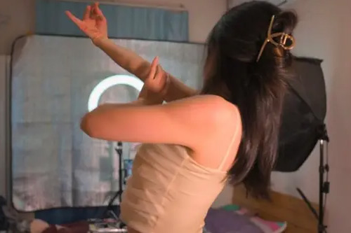 爱情陷阱揭秘：“我们如何诈骗数百万美金”